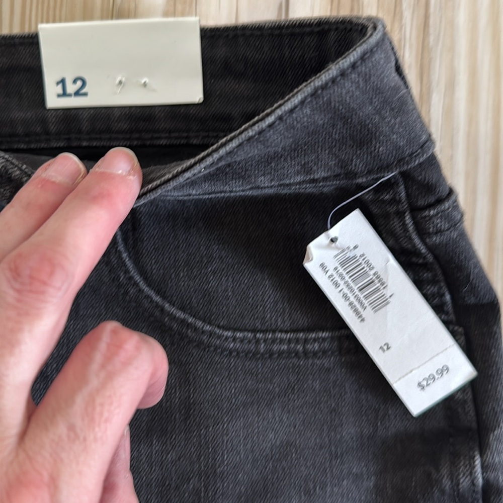 NWT Old Navy Black Denim Cut-Off Denim Skirt - Picture 2 of 3